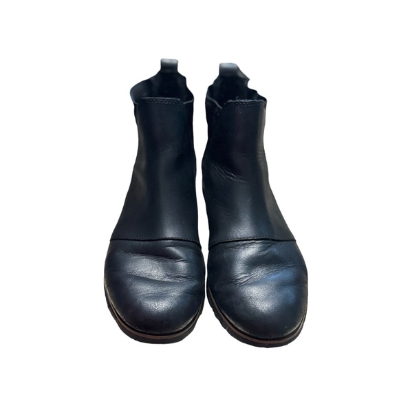 Excellent condition- slip on SOREL Harlow Chelsea black boot. - Picture 3 of 7
